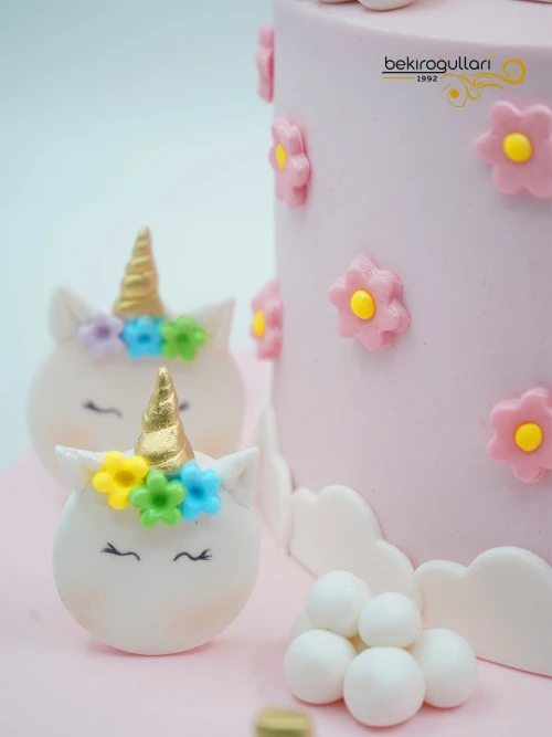 Kız Figür ve Unicorn Pasta