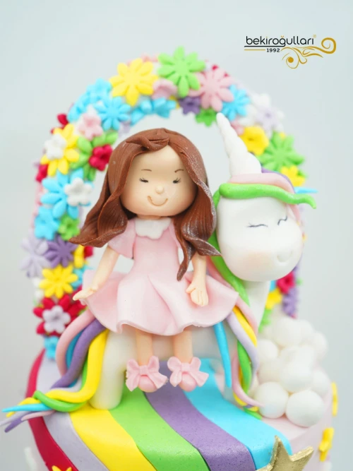 Kız Figür ve Unicorn Pasta