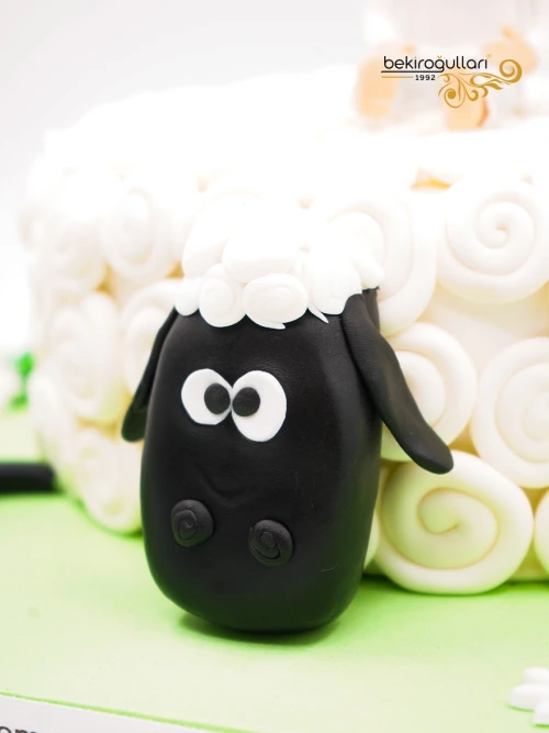 Koyun Ve Kız Çocuk Figür Pasta