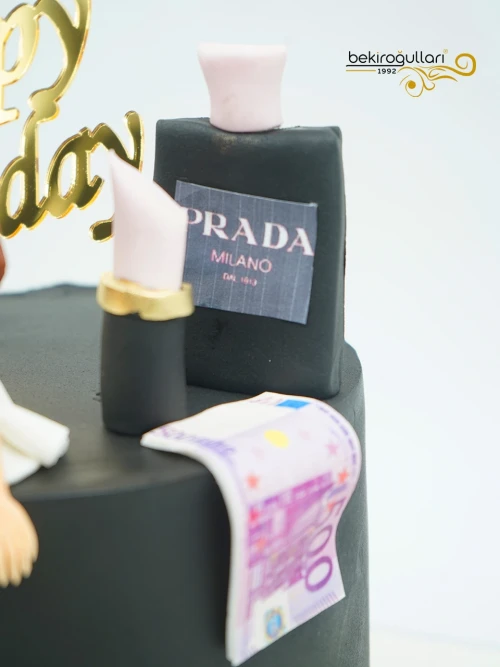 Makyaj Malzeme ve Kadın Figür Butik Pasta