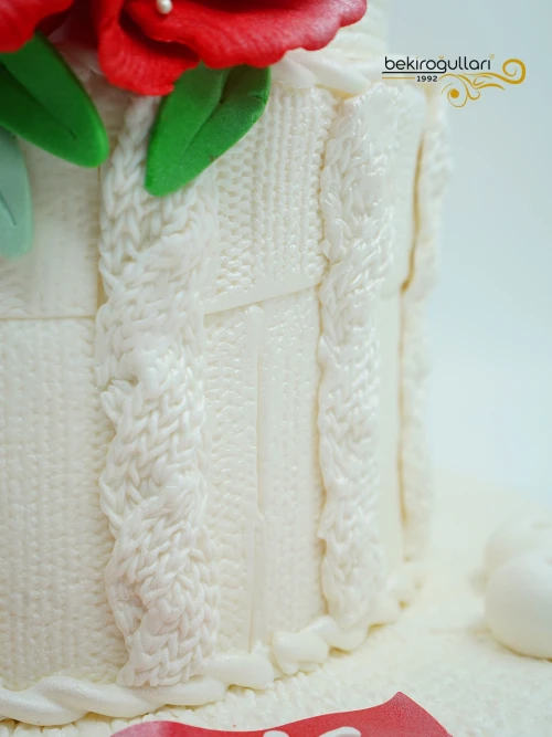 Örgü Detay Ve Çiçek Süslemeli Butik Pasta