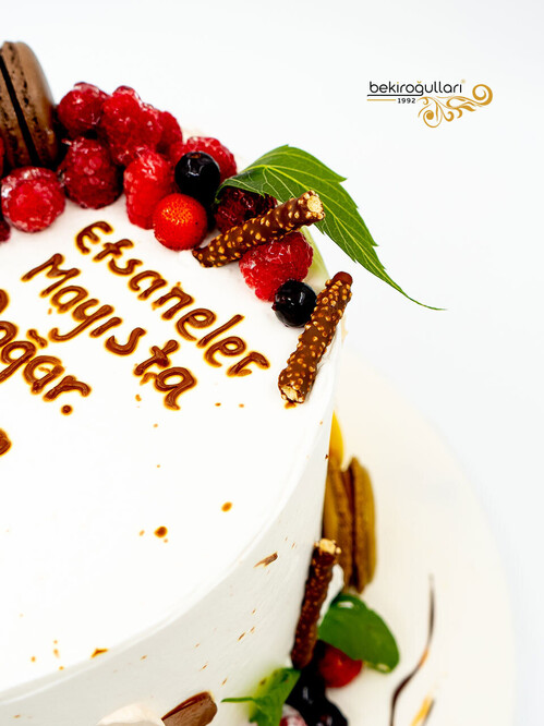 Orman Meyveli Süslemeli Pasta