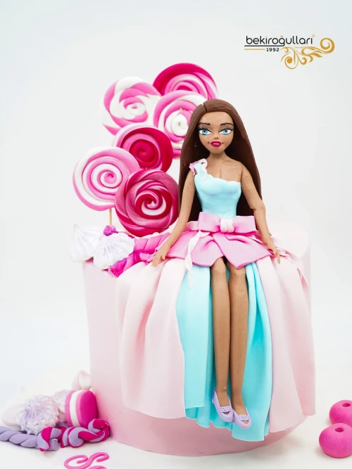 Şekerleme Ve Kız Figür Butik Pasta