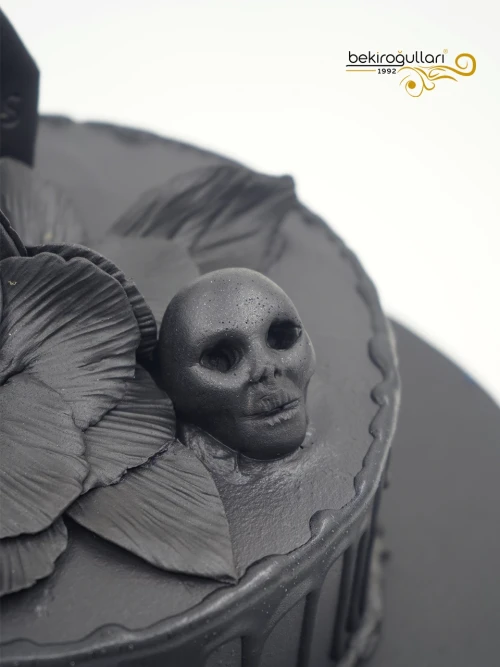 Siyah Çiçek Süslemeli Butik Pasta