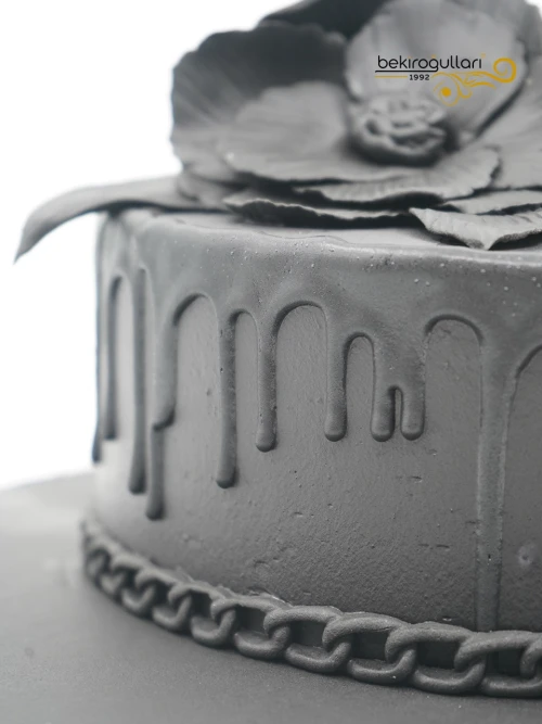 Siyah Çiçek Süslemeli Butik Pasta