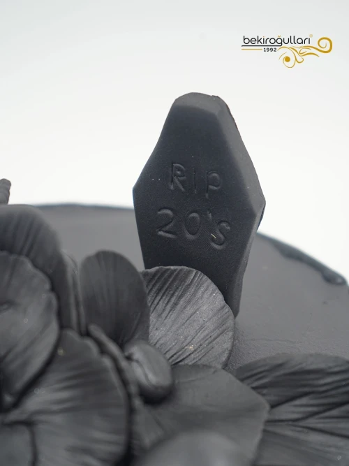 Siyah Çiçek Süslemeli Butik Pasta