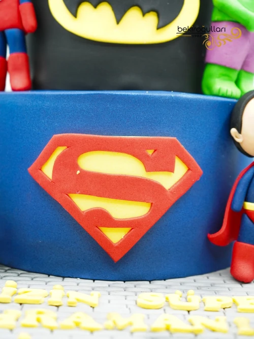 Süper Kahramanlar Butik Pasta