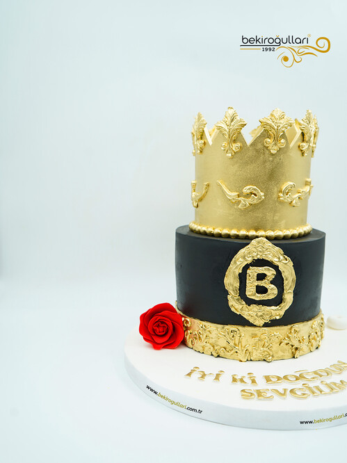 Taç Detaylı Butik Pasta