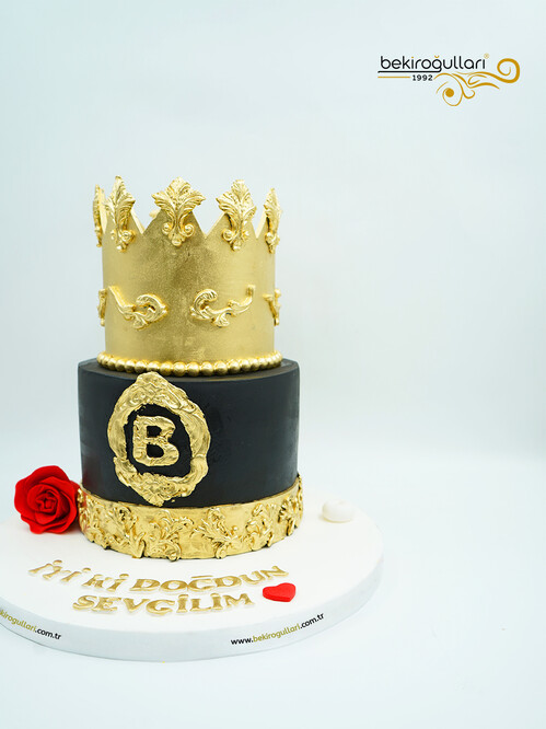 Taç Detaylı Butik Pasta