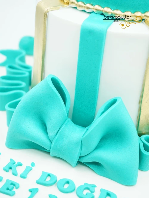 Taç Detaylı Butik Pasta