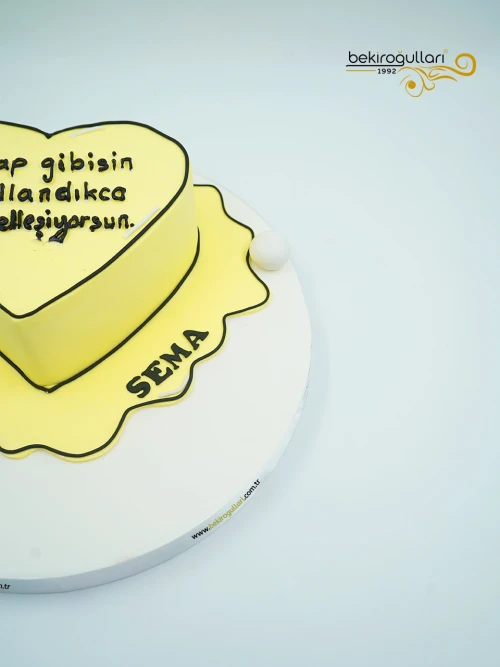 Yazı Detaylı Sarı Pasta