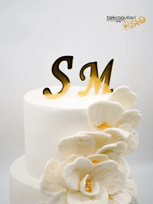 Beyaz Ve Gold Söz Nişan Pastası
