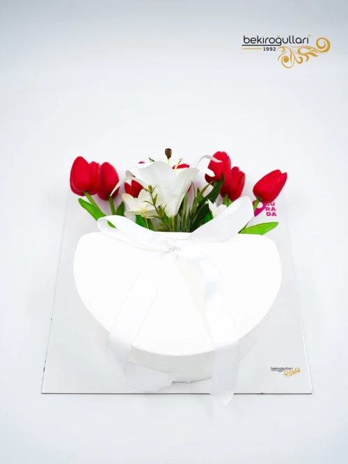 Çiçek Detay Beyaz Naked Pasta