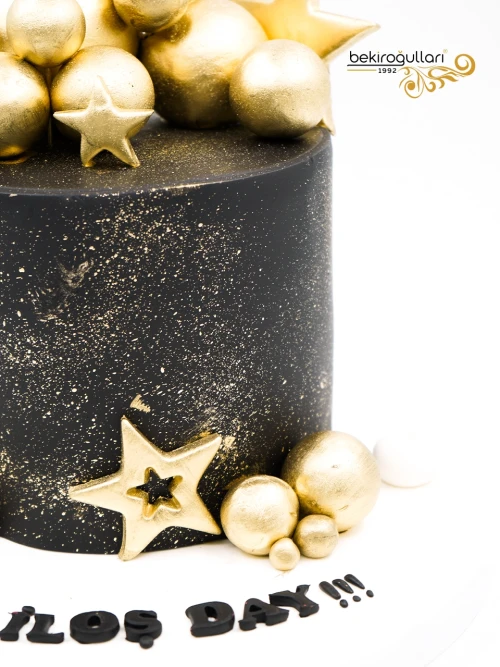 Gold Ve Siyah Tasarım Pasta