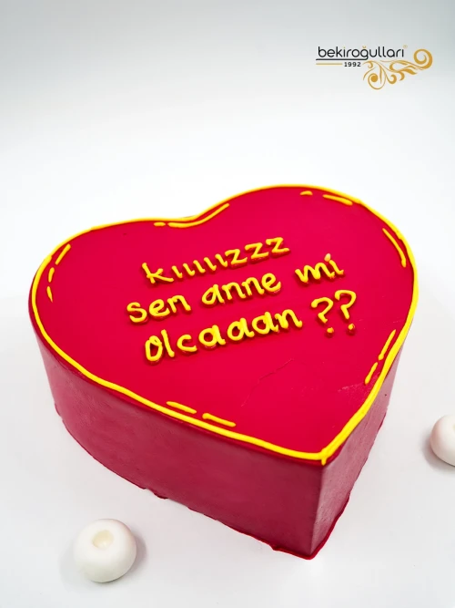 Kırmızı Kalp Sıvama Pasta