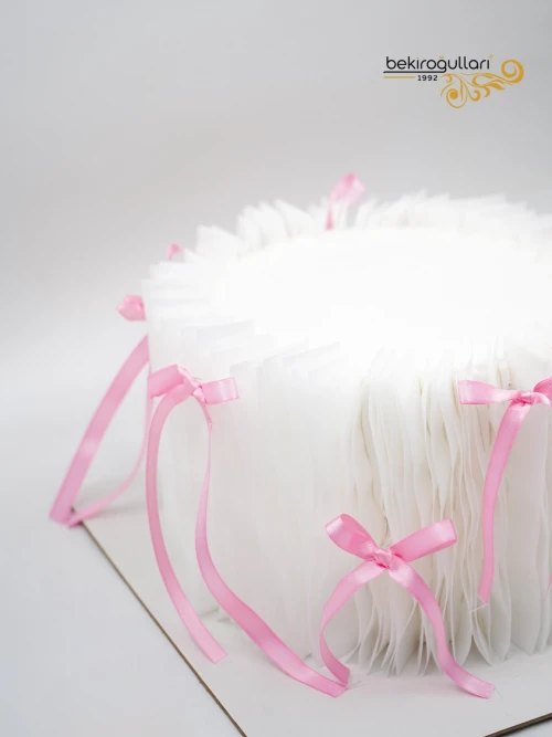 Kurdele Detay Beyaz Konsept Pasta