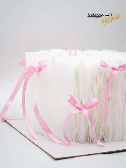 Kurdele Detay Beyaz Konsept Pasta