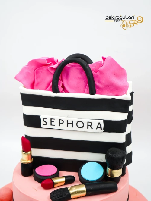 Makyaj Malzemeleri Konsept Tasarım Pasta