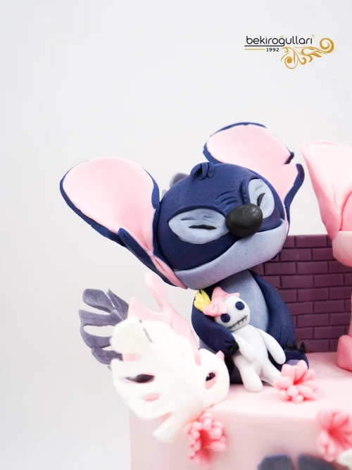 Mavi Ve Pembe Sevimli Karakter Tasarım Pasta