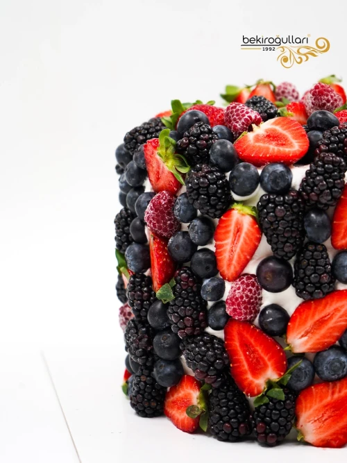 Orman Meyveleri Butik Pasta