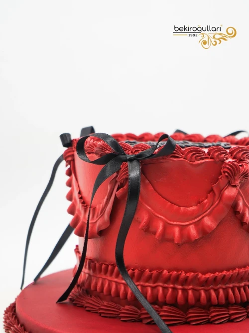 Siyah Kurdele Detay Kırmızı Naked Pasta