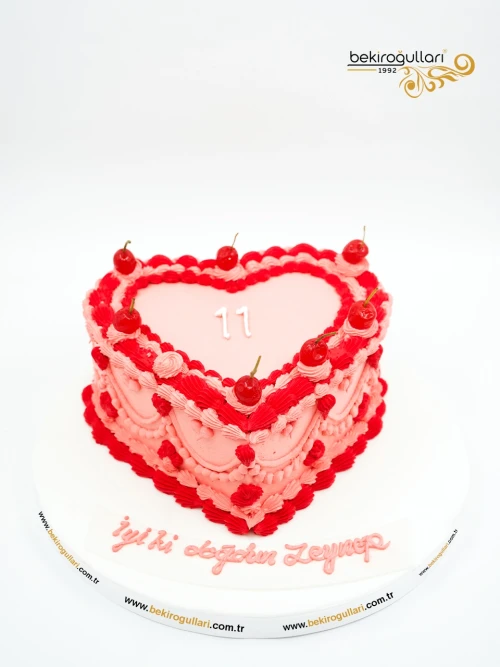 Vişne Süslemeli Naked Cake