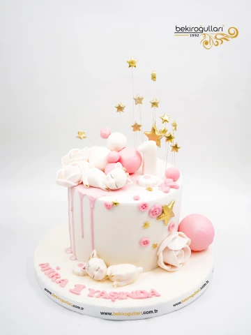 Pembe Ve Beyaz Detay Tasarım Pasta